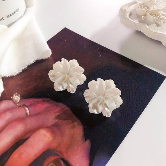 NEW FLORENCE Cute Flower Stud Earrings 57 - Picture 6 of 7